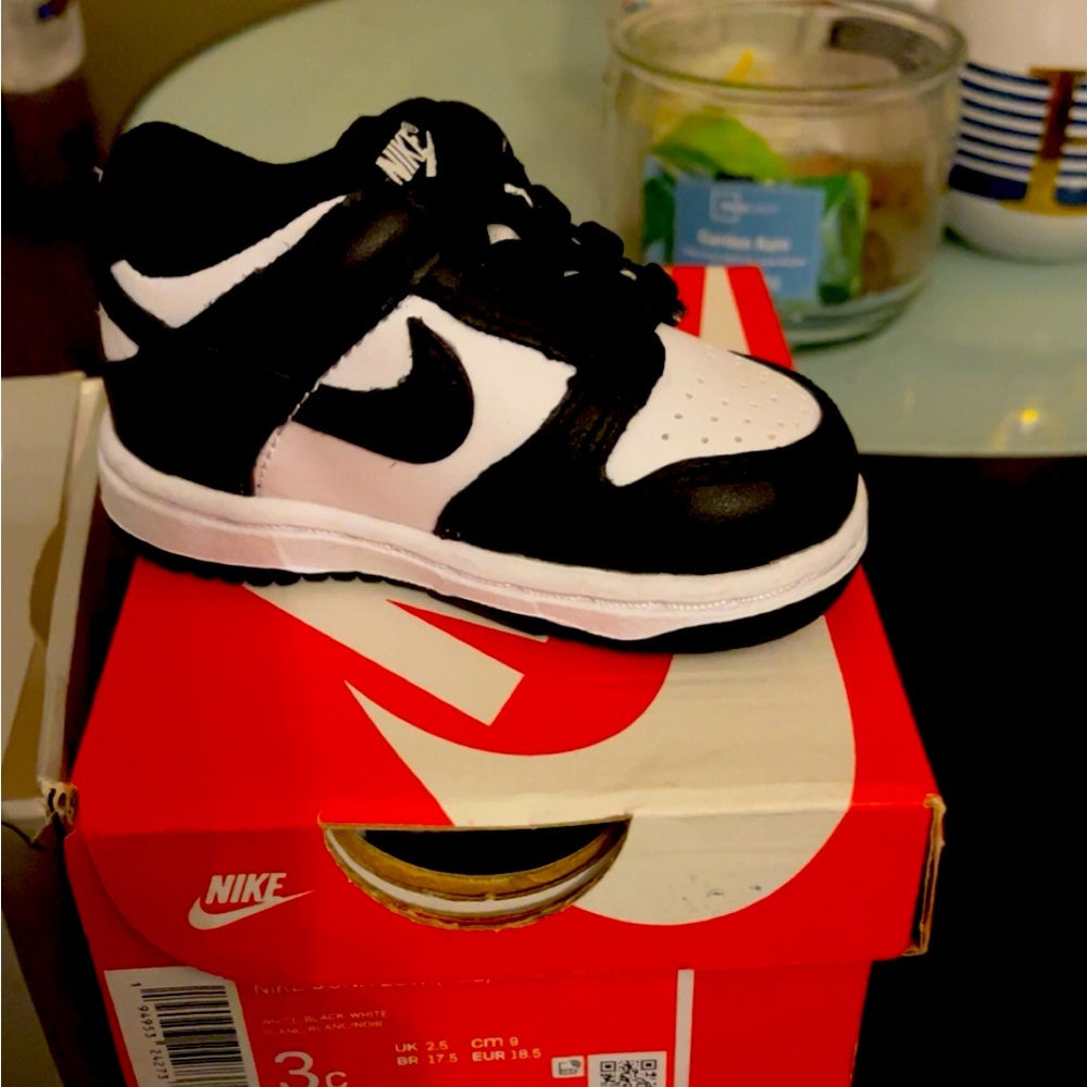 Size 3c Nike dunks new condition